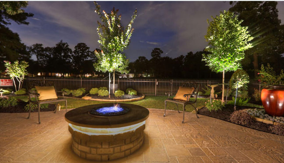 Outdoor landscape night lighting, YardBirds Landscaping, Kingwood TX.