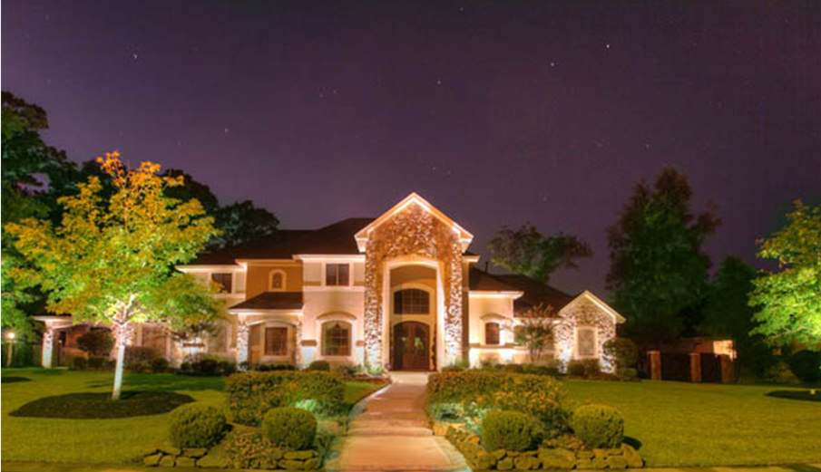 Outdoor landscape night lighting, YardBirds Landscaping, Kingwood TX.