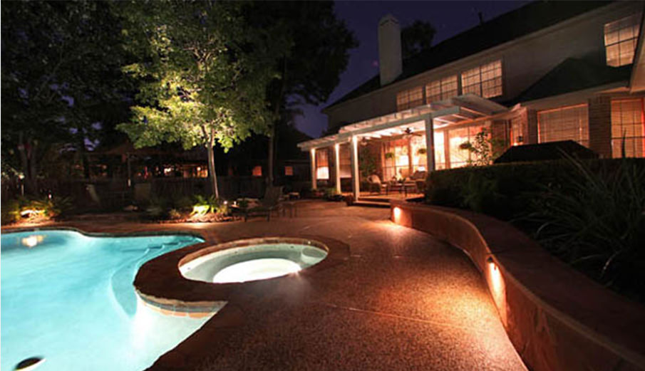 Outdoor landscape night lighting, YardBirds Landscaping, Kingwood TX.