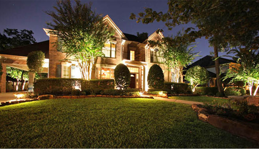 Outdoor landscape night lighting, YardBirds Landscaping, Kingwood TX.