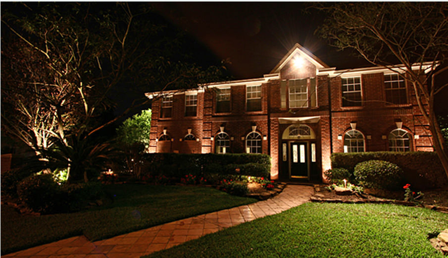 Outdoor landscape night lighting, YardBirds Landscaping, Kingwood TX.