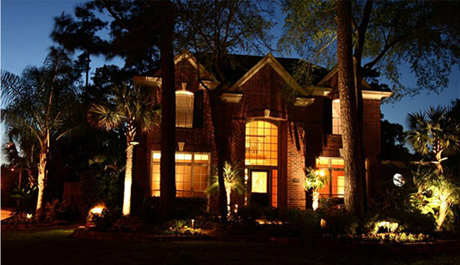 Outdoor landscape night lighting, YardBirds Landscaping, Kingwood TX.