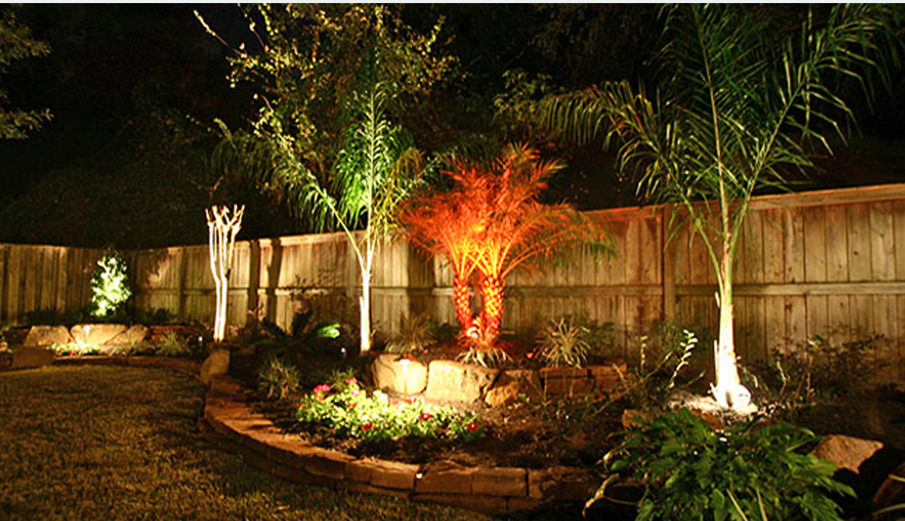 Outdoor landscape night lighting, YardBirds Landscaping, Kingwood TX.