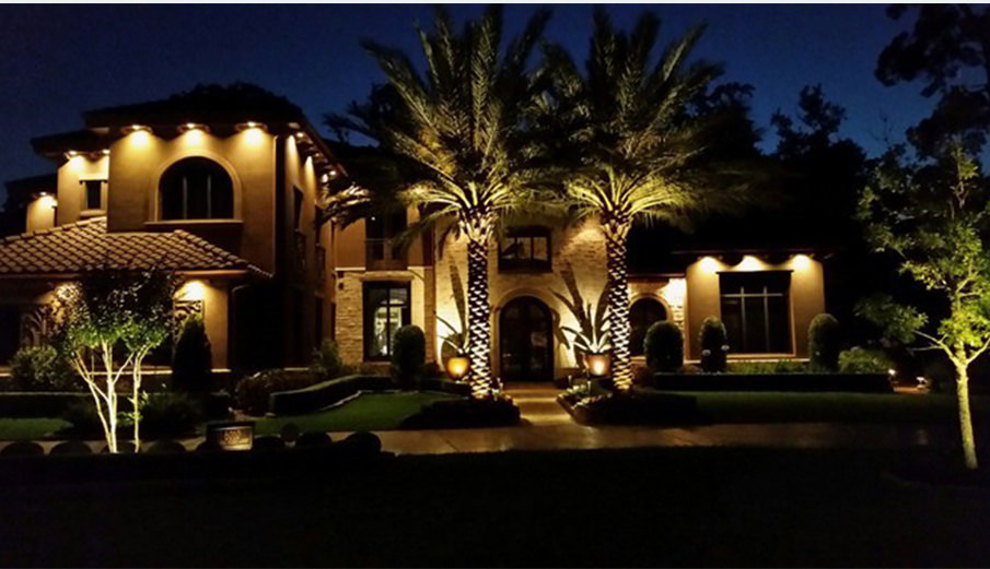 Outdoor landscape night lighting, YardBirds Landscaping, Kingwood TX.