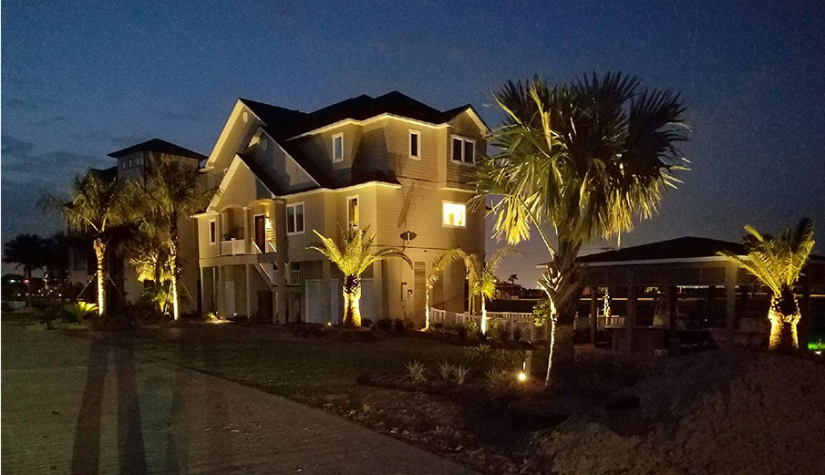 Outdoor landscape night lighting, YardBirds Landscaping, Kingwood TX.