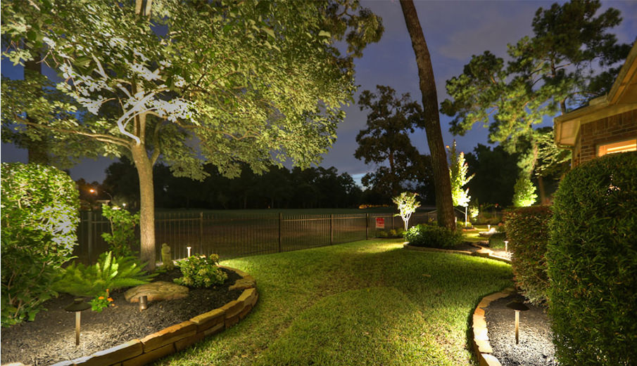 Outdoor landscape night lighting, YardBirds Landscaping, Kingwood TX.